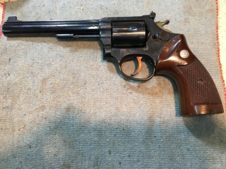 Se vende este magnifico revolver taurus calibre 38 de 6 pulgadas con su cacha original y se regala otra 00