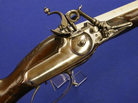 Voy a colocar unas fotos de un arma larga alemana de llave de mecha del siglo XVI. 132