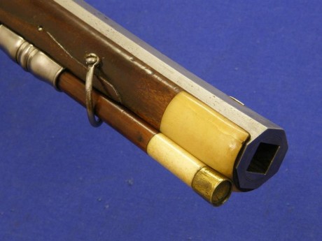 Voy a colocar unas fotos de un arma larga alemana de llave de mecha del siglo XVI. 150