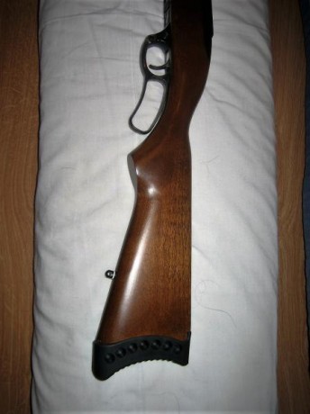 Hola.  Vendo este rifle, con cuatro cargadores de 4 disparos, cantonera de caucho y  la original, anillas 01