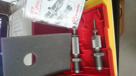 vendo este juego de  dies hornady para el 8x57 mauser
solo se han recalibrado y montado 20 vainas con 02