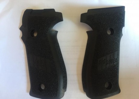 Vendo canchas orginales prácticamente nuevas. Las vendo por 70 euros. Contacto por email ajmj1995@hotmail.es. 02