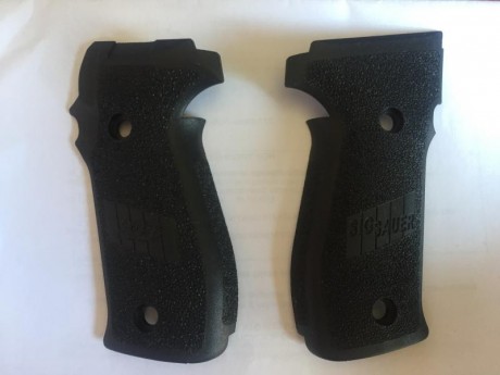 Vendo canchas orginales prácticamente nuevas. Las vendo por 70 euros. Contacto por email ajmj1995@hotmail.es. 01