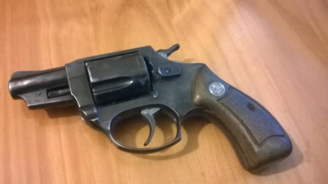 Vendo revolver Astra Cadix con 3 fundas(interior,exterior y tobillera), se incluiría alguna municion si 01