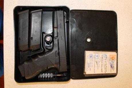 Vendo Glock 17 9mm (Parabellum) con menos de 100 disparos. De los primeros modelos. Comprada en 1994 . 02