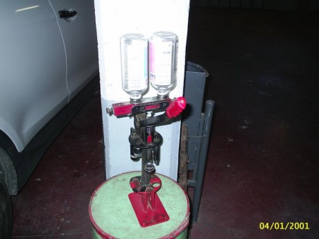 Vendo esta prensa para recargar cartuchos de caza con varios tipos de cierre estrella y las botellas para 00