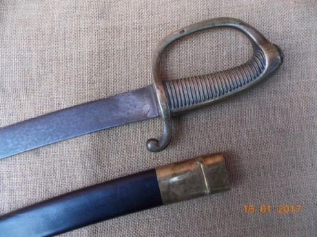 Buenas noches:
Me pasan fotos de este Briquet para ver si podéis identificar sus marcajes. Tenéis alguna 10