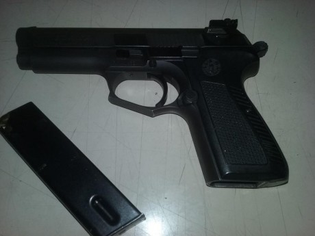 Vendo LLAMA M 82. Calibre 9 mm/p.
Reglamentaria en el ejercito durante tiempo.
se encuentra en buen estado 00