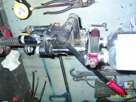 Vendo esta prensa para recargar cartuchos de caza con varios tipos de cierre estrella y las botellas para 30