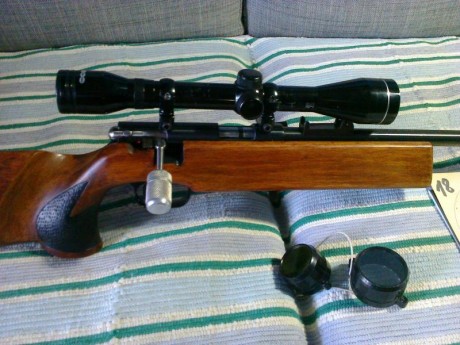 Vendo carabina calibre .22 LR ANSCHUTZ modelo 1402 con réplica de culata match Anschutz. 
Estado del cañón, 02