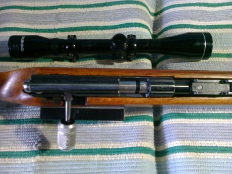 Vendo carabina calibre .22 LR ANSCHUTZ modelo 1402 con réplica de culata match Anschutz. 
Estado del cañón, 10