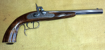 Hola, vendo tres (3) pistolas de avancarga, 2 de pistón y 1 de chispa. Todas en perfecto estado. Se encuentran 02