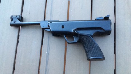 Hola amigos!
Resulta que ha llegado a mis manos una pistola Norica 83. Me gusta porque es robusta. Pero 20