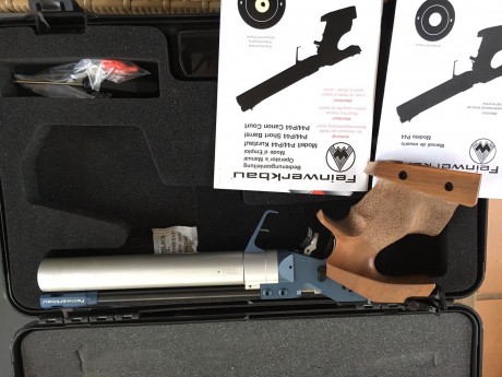 Hola a todos, un amigo me ha pedido que le anuncie una Pistola de aire Feimwerkbau P44. Talla de la cacha 02
