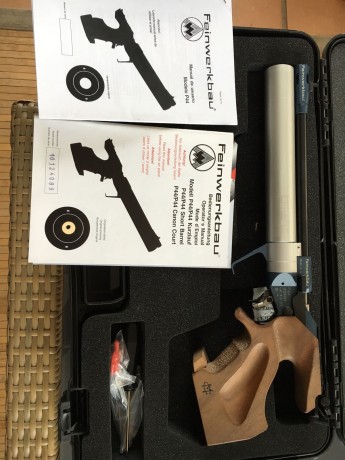 Hola a todos, un amigo me ha pedido que le anuncie una Pistola de aire Feimwerkbau P44. Talla de la cacha 01