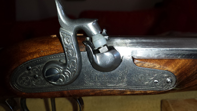 Hola, vendo tres (3) pistolas de avancarga, 2 de pistón y 1 de chispa. Todas en perfecto estado. Se encuentran 42