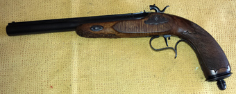Hola, vendo tres (3) pistolas de avancarga, 2 de pistón y 1 de chispa. Todas en perfecto estado. Se encuentran 40