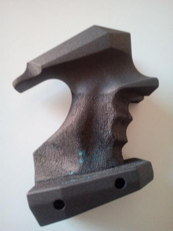 Empunãdura Walther.
Talla S.
Es de una LP 300 XT.

Precio 100€ 01