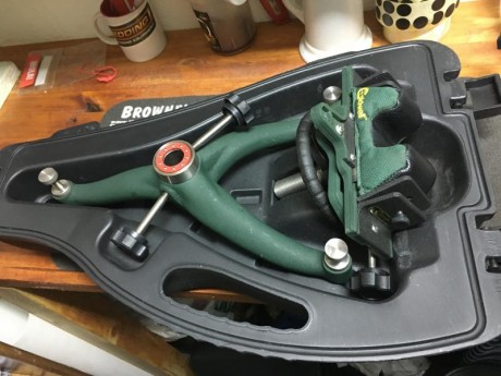 Hola

Vendo Torreta de tiro CALDWELL Rock BR Competition con poco uso,tiene su maleta(con pequeño golpe 00