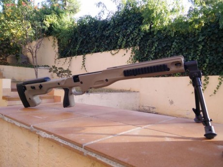 Hola a tod@s, un amigo que vende ésta culata para Remington 700, poco uso, con otra carcasa de recambio. 01