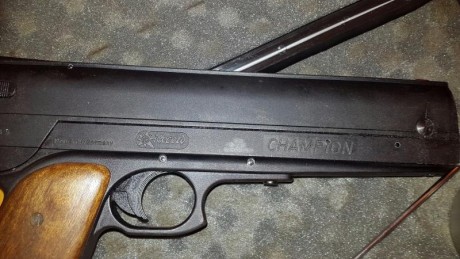Vendo pistola aire comprimido calibre 4.5 (177) Modelo RECORD CHAMPION. La compre nueva en 1995 muy poco 00