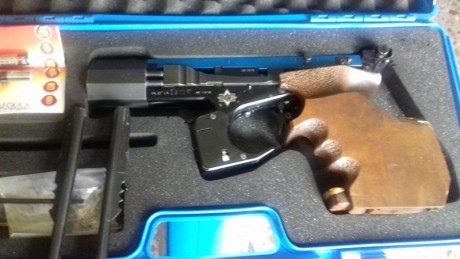 Vendo pistola   Match Guns MG2 - E  Rapid Fire  ,  Disparador electronico , 2 cargadores uno no se ha 02