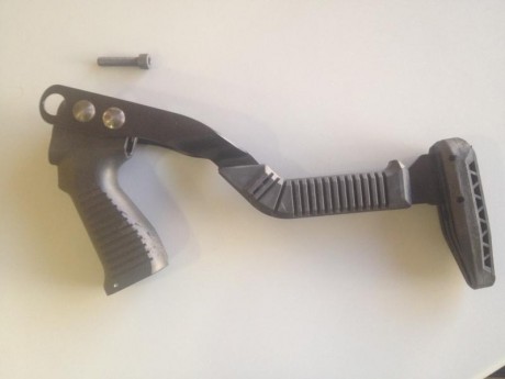VENDO esta culata Plegable/Retractil para escopeta Stinger.
Corresponde a una Modelo Tactical, aunque 02