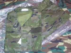 Vendo uniformes color BOSCOSO pixelado, TALLA 2N , equivale aproximadamente a una TALLA M   , con dos 01