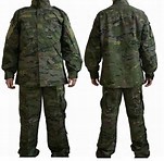 Vendo uniformes color BOSCOSO pixelado, TALLA 2N , equivale aproximadamente a una TALLA M   , con dos 00