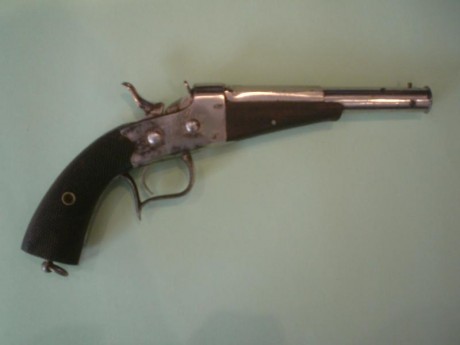 Vendo pistola de un cañón, sistema Remington. Calibre 44, en perfecto estado. Precio: 400 euros. Inscrita 02