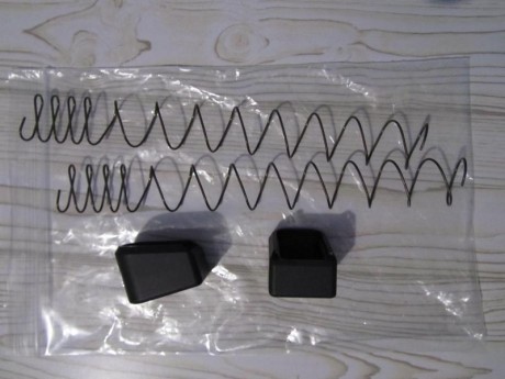 Vendo prolongadores ( +4 cartuchos ) para HK P-30. 

Aumentan la capacidad hasta los 19 cartuchos, con 02