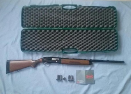 Vendo Escopeta  Breda, Repetidora, con cañón de 67 cms, 5 polichoques interiores intercambiables. Magnifico 00
