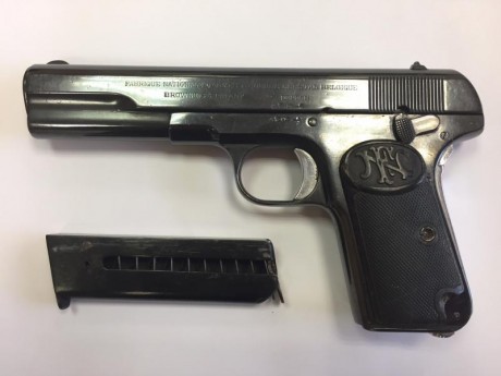  VENDIDA 

Vendo pistola Browning FN, modelo 1903, calibre 9mm. L. Es una arma patentada en 1903 por John 02