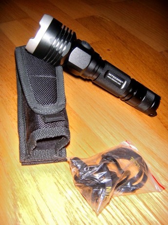 Linterna Táctica Nitecore P16,  NUEVA .
Características:

- LED CREE XM-L2 (T6) premium.
- Potencia de 00