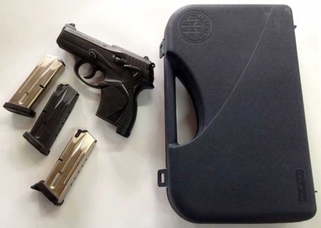 Se vende beretta 9000S, poco uso, calibre 9mm parabellum, el arma viene con tres cargadores, está en Zaragoza 11