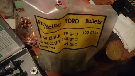 Buenas, enredando he encontrado unos dies RCBS, con poquísimo uso, 471 puntas TORO, 24 puntas encamisadas 01