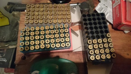 Buenas, enredando he encontrado unos dies RCBS, con poquísimo uso, 471 puntas TORO, 24 puntas encamisadas 00