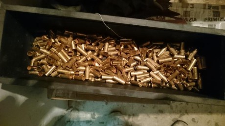 Buenas, enredando he encontrado unos dies RCBS, con poquísimo uso, 471 puntas TORO, 24 puntas encamisadas 10