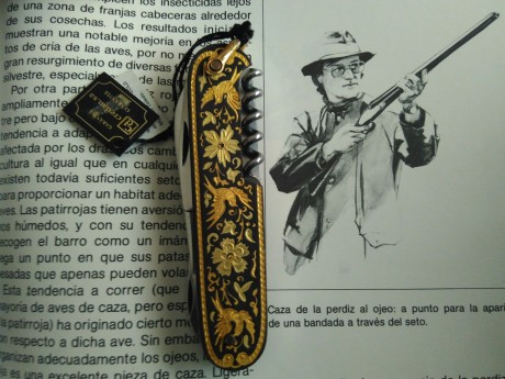 Pieza nueva a estrenar, Multiusos Aitor Ermua. Modelo años 70 damasquinada con grbados en oro auténtico 01