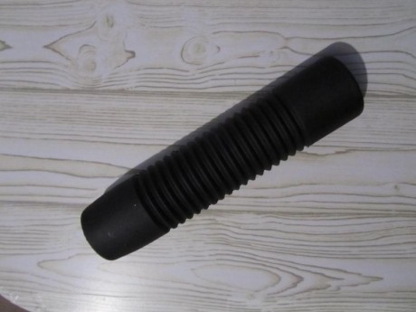 Vendo dos guardamanos para escopeta Mossberg 500/590:


a) Guardamanos de serie, nuevo sin estrenar, no 00