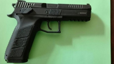 VENDO PISTOLA CZ P09 NUEVA, HE PEGADO MENOS DE 100 DISPAROS CON ELLA, VIENE CON UN SOLO CARGADOR DE 19 01