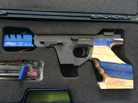 Pistola con pocos disparos,calibre 22,antigüedad 3años como nueva.900€. 01