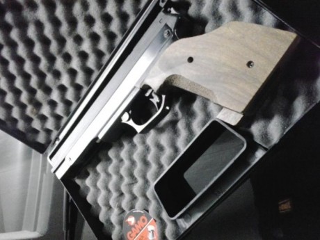 Pistola casi nueva tiene dos meses apenas 150 balines.180eur.esta en provincia de alicante.elche.se entrega 00