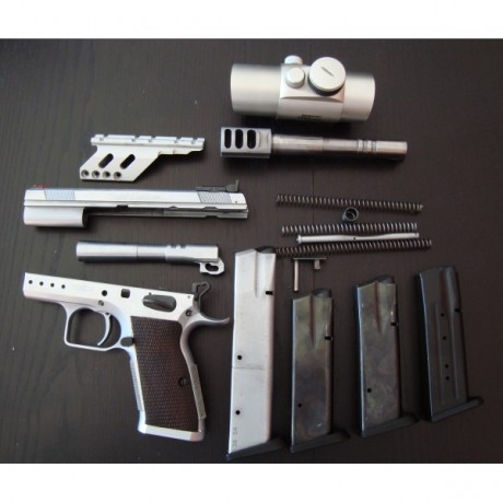 Vendo tanfoglio gold custom 38 sa, tiene 2 cañones uno 9mm y otro 38sa, 3 cargadores estándar y uno de 01