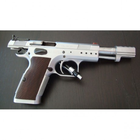 Vendo tanfoglio gold custom 38 sa, tiene 2 cañones uno 9mm y otro 38sa, 3 cargadores estándar y uno de 00