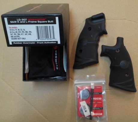 Cacha Crimson Trace Laser rojo válida para revolveres tipo S&W (Ver foto para los modelos validos).
Nueva 00