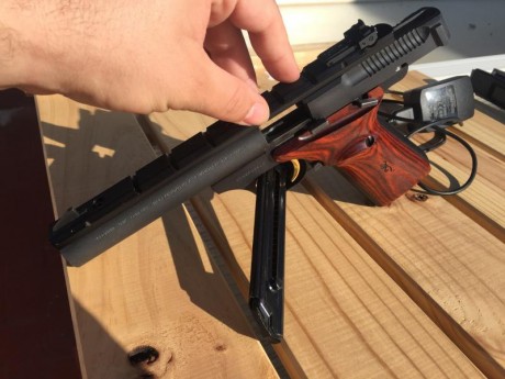 Hola,vendo esta pistola por no usarla,está en perfectas condiciones tiene dos cargadores.
Envios,si los 01