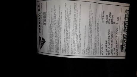 Vendo estos dos chalecos sin estranar, acompaño fotos para ver modelo, talla homologación etc, 220 euros 01