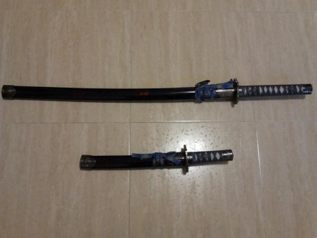 Katana y tanto ornamentales.Sin filo. Muy bonitos

50 envio incluido 00