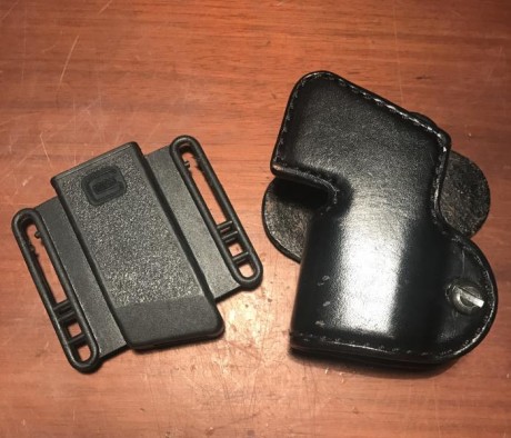 Hola vendo esta funda de Cuero y porta cargador de pvc para pistolas glock
precio del conjunto 45 €
Envio 02